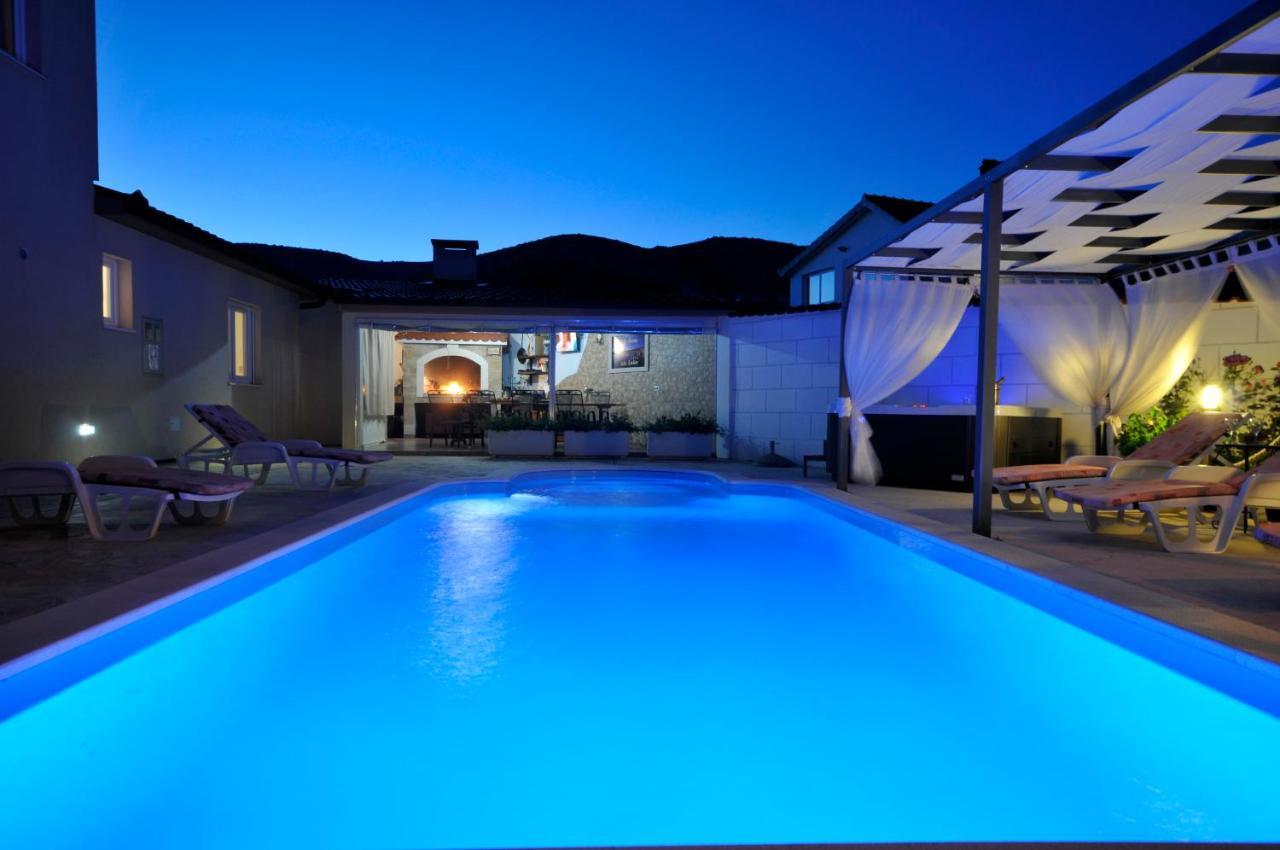 Beautiful Holiday Home "Villa Luka" Kaštel Štafilić 外观 照片