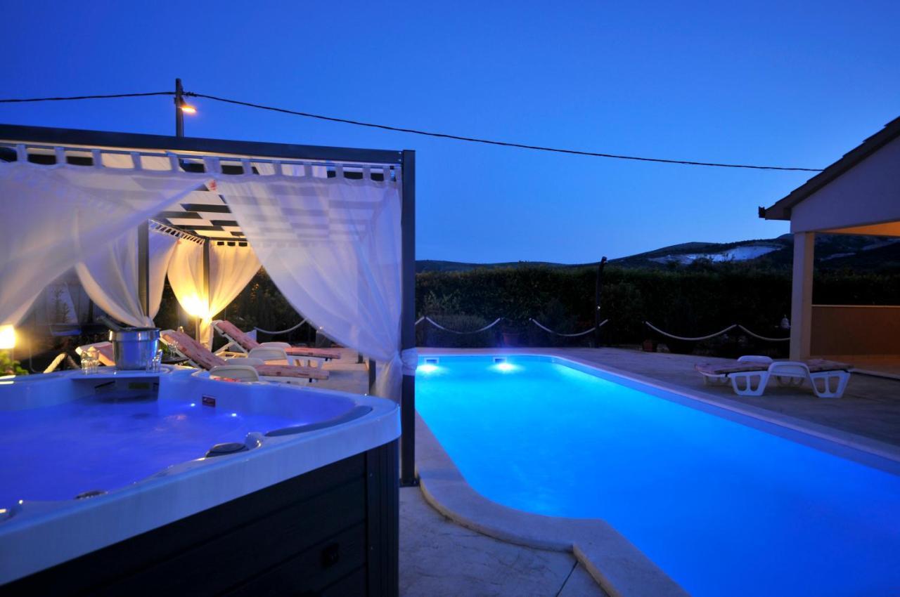 Beautiful Holiday Home "Villa Luka" Kaštel Štafilić 外观 照片