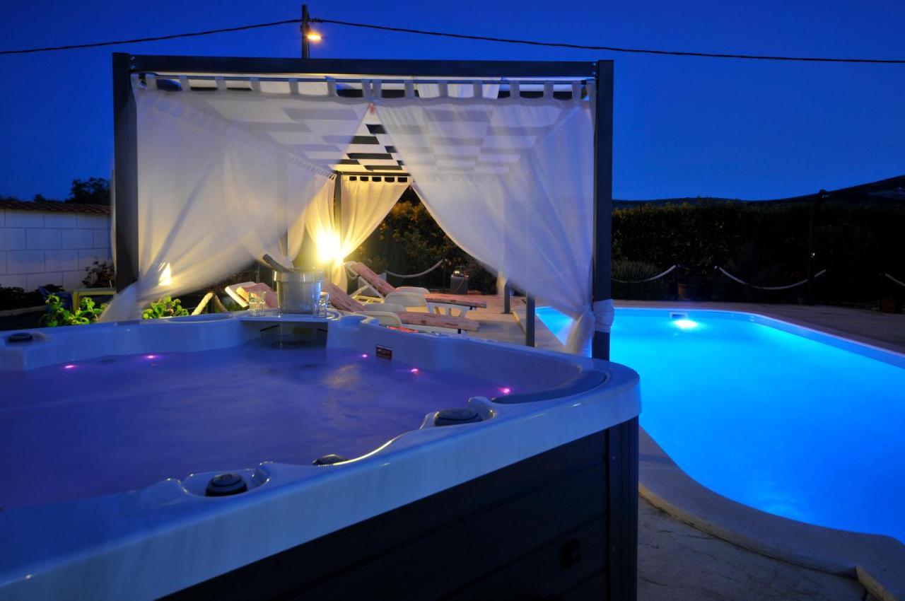 Beautiful Holiday Home "Villa Luka" Kaštel Štafilić 外观 照片