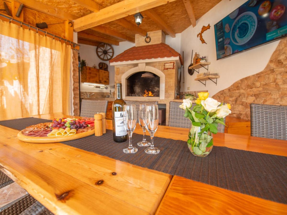 Beautiful Holiday Home "Villa Luka" Kaštel Štafilić 外观 照片