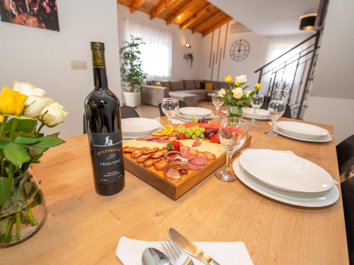 Beautiful Holiday Home "Villa Luka" Kaštel Štafilić 外观 照片