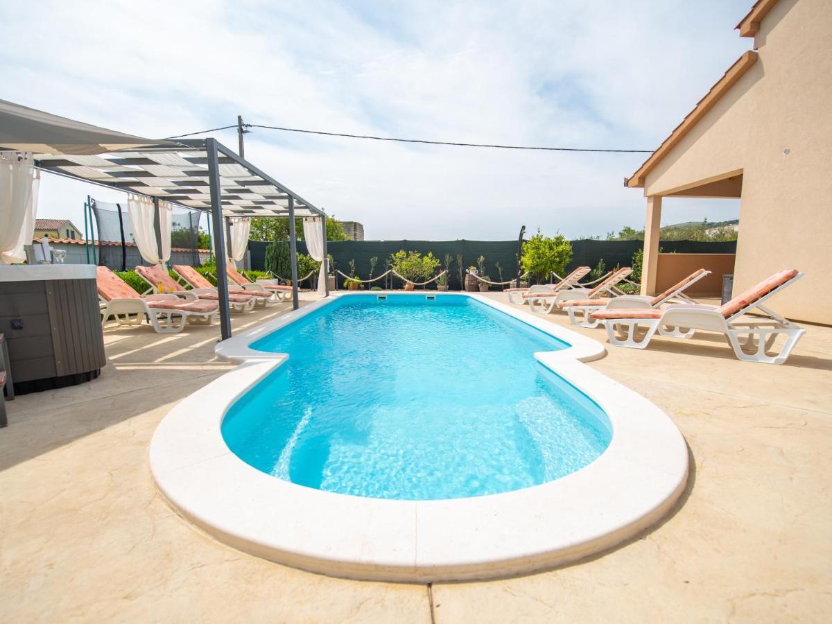 Beautiful Holiday Home "Villa Luka" Kaštel Štafilić 外观 照片