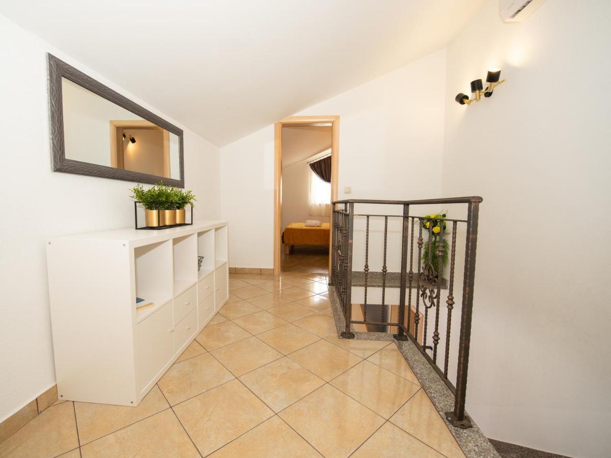 Beautiful Holiday Home "Villa Luka" Kaštel Štafilić 外观 照片