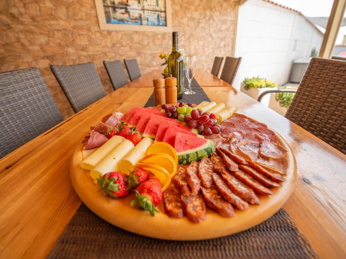 Beautiful Holiday Home "Villa Luka" Kaštel Štafilić 外观 照片