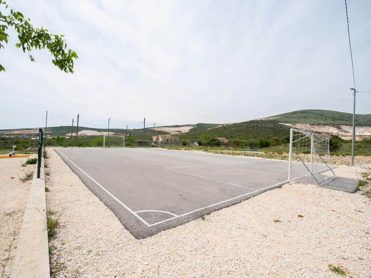 Beautiful Holiday Home "Villa Luka" Kaštel Štafilić 外观 照片