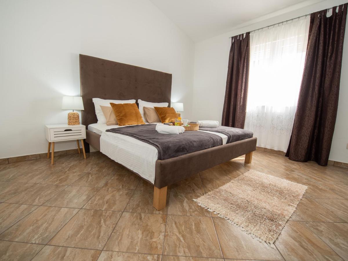 Beautiful Holiday Home "Villa Luka" Kaštel Štafilić 外观 照片